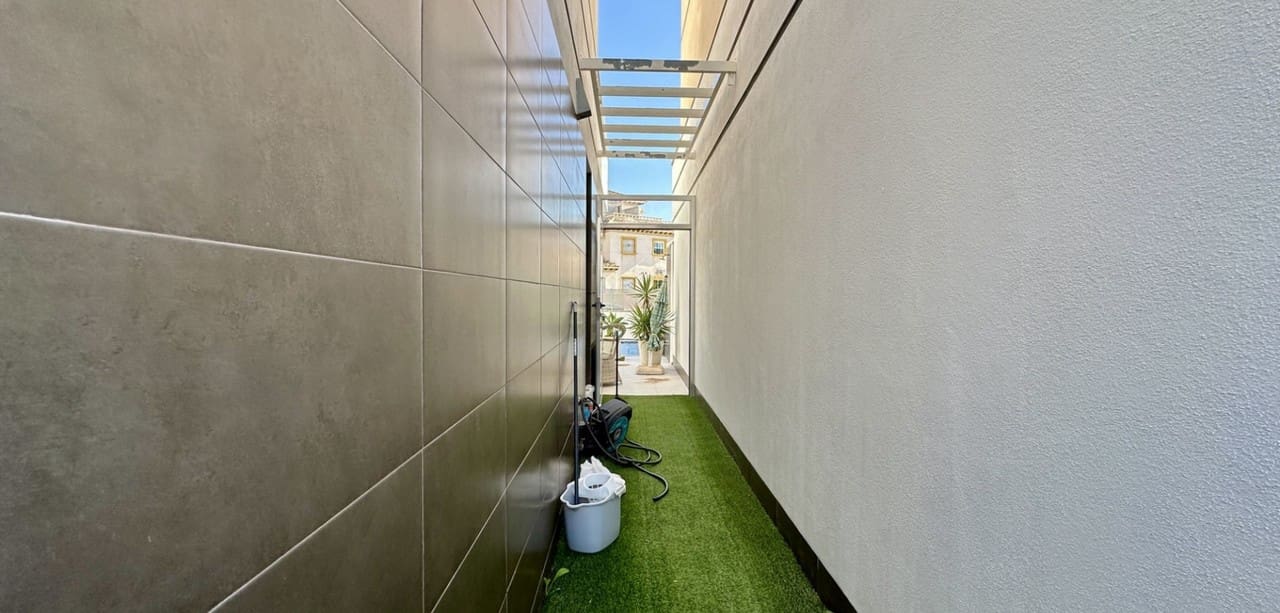 3 bedroom Villa for sale in Orihuela Costa - € 389,000 (Ref: 9410562)