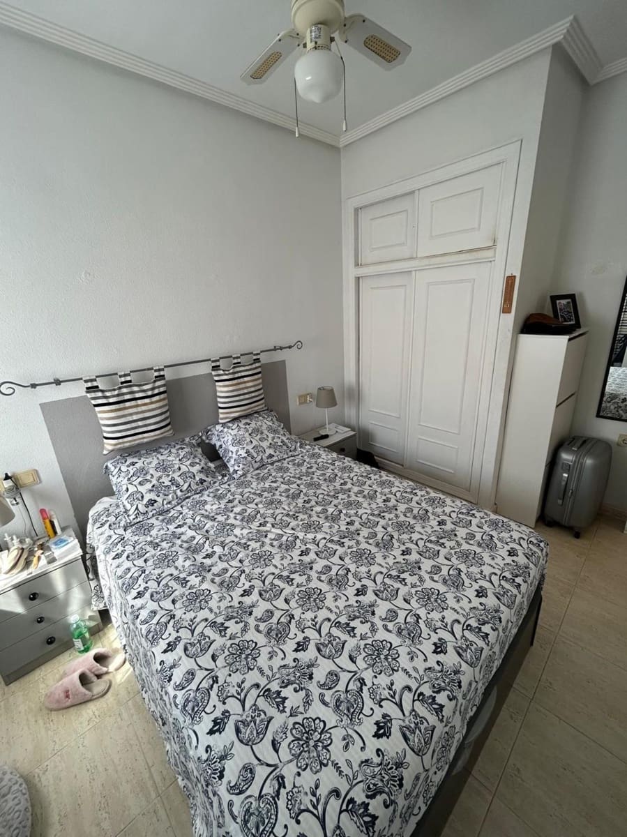 2 soveværelse Bungalow til salg i Torrevieja med swimmingpool - € 139.000 (Ref: 9410563)