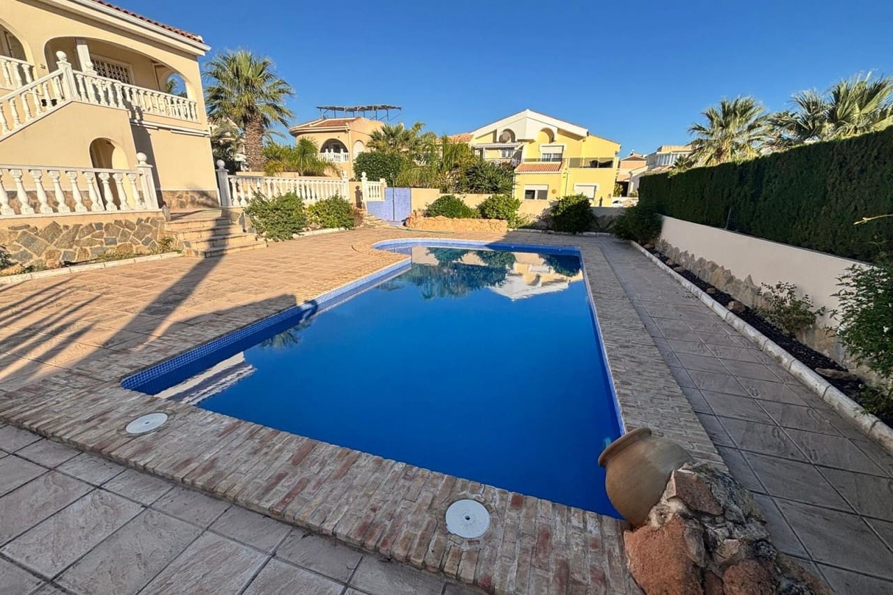 5 bedroom Villa for sale in Ciudad Quesada with pool - € 595,000 (Ref: 9410565)