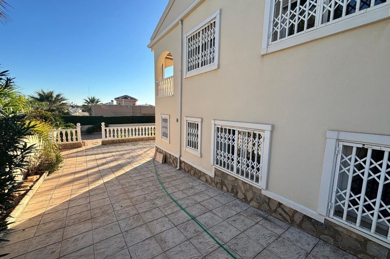 5 bedroom Villa for sale in Ciudad Quesada with pool - € 595,000 (Ref: 9410565)