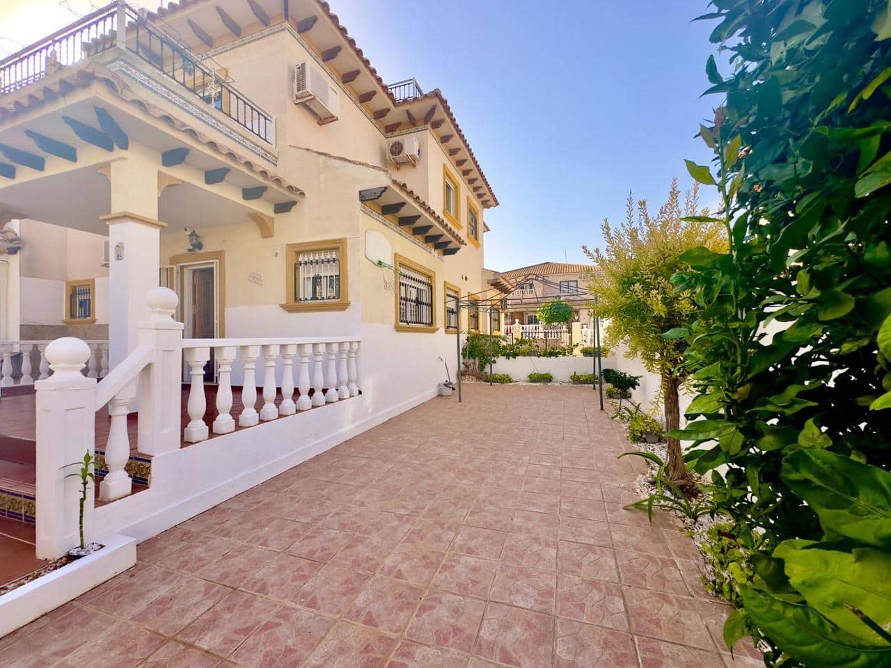 2 makuuhuone Huvila myytävänä paikassa Orihuela Costa mukana uima-altaan - 240 000 € (Ref: 9410567)