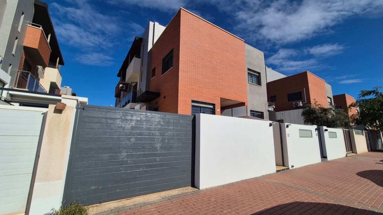 3 slaapkamer Appartement te koop in Torrevieja - € 249.990 (Ref: 9410576)