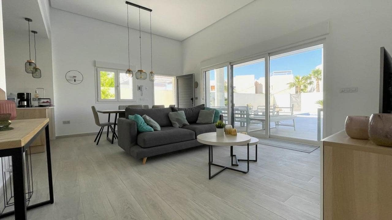 Chalet de 3 habitaciones en Rafal en venta con piscina garaje - 415.000 € (Ref: 9418958)