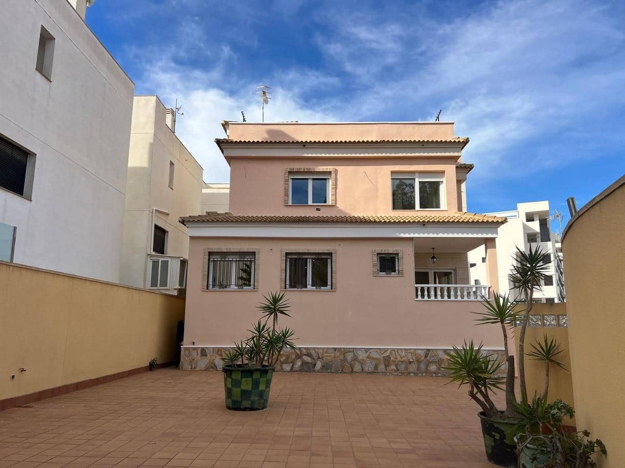 4 bedroom Villa for sale in Orihuela Costa with pool - € 299,900 (Ref: 9418962)