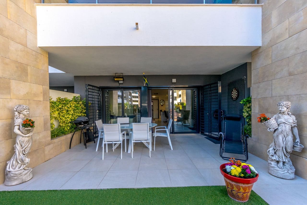 2 bedroom Apartment for sale in Playa Flamenca with pool - € 395,000 (Ref: 9418964)