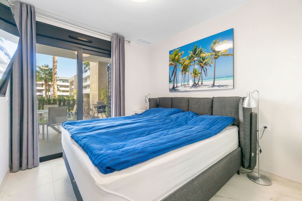 2 bedroom Apartment for sale in Playa Flamenca with pool - € 395,000 (Ref: 9418964)