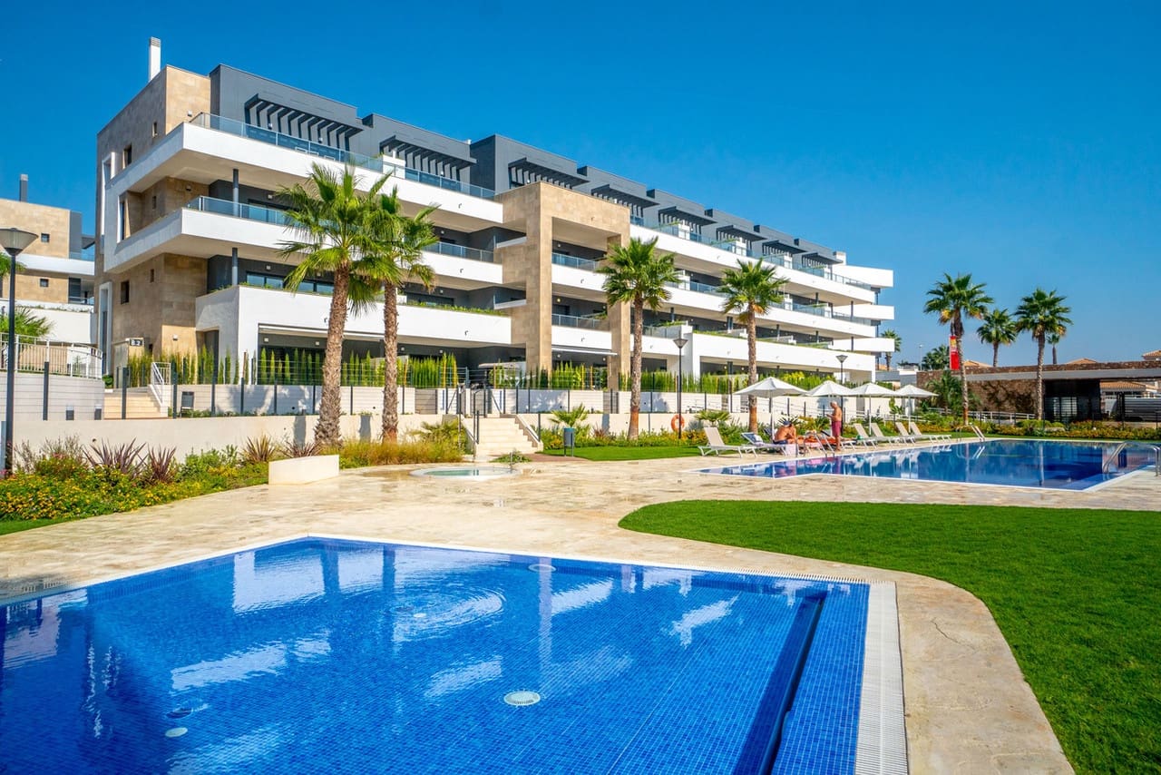 2 bedroom Apartment for sale in Playa Flamenca with pool - € 395,000 (Ref: 9418964)