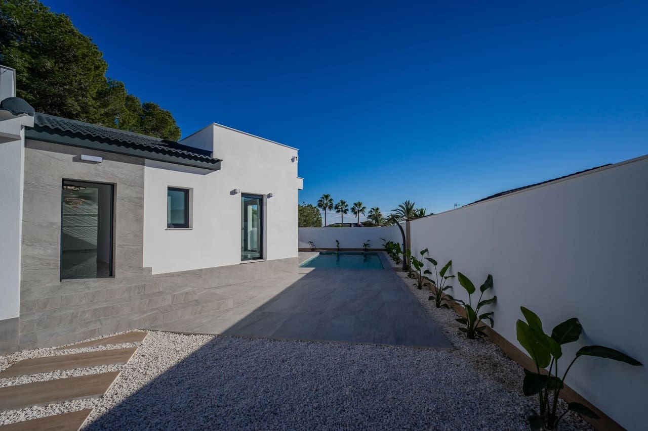 Chalet de 4 habitaciones en Ciudad Quesada en venta con piscina - 849.000 € (Ref: 9421842)