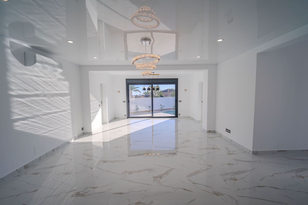 Chalet de 4 habitaciones en Ciudad Quesada en venta con piscina - 849.000 € (Ref: 9421842)