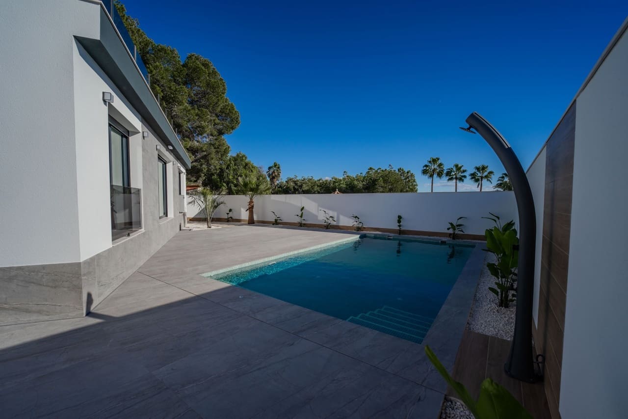 Chalet de 4 habitaciones en Ciudad Quesada en venta con piscina - 849.000 € (Ref: 9421842)