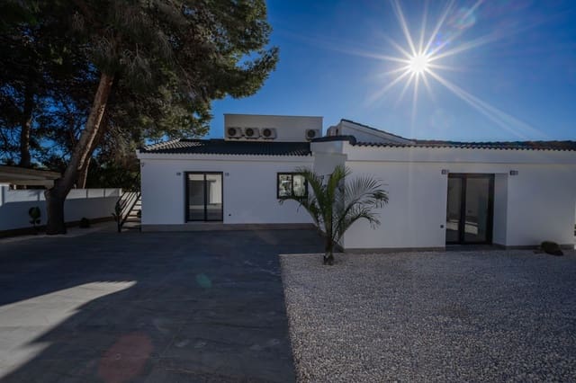 Chalet de 4 habitaciones en Ciudad Quesada, Rojales en venta con piscina - 849.000 € (Ref: 9421842)