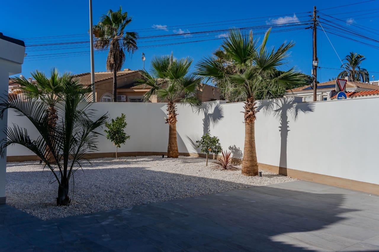 Chalet de 4 habitaciones en Ciudad Quesada en venta con piscina - 849.000 € (Ref: 9421842)
