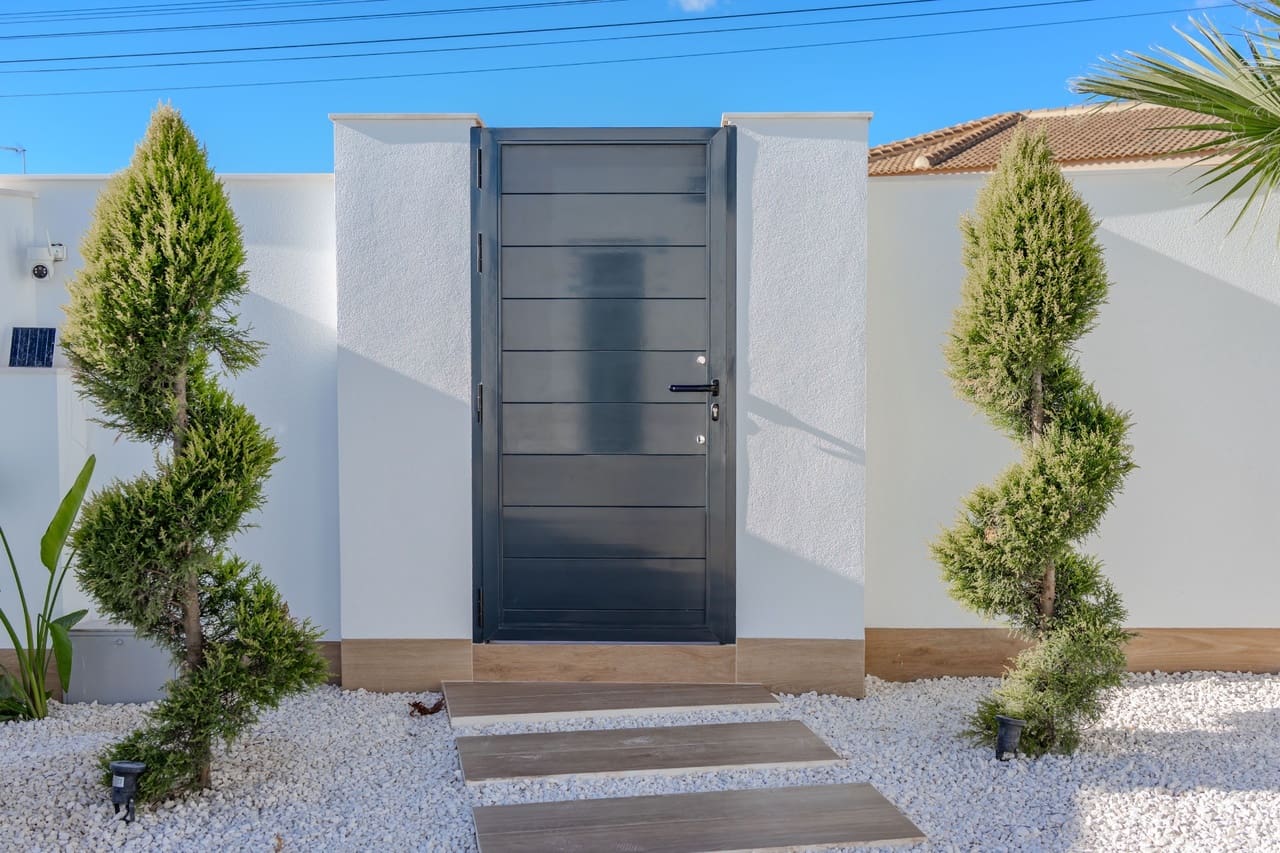 Chalet de 4 habitaciones en Ciudad Quesada en venta con piscina - 849.000 € (Ref: 9421842)