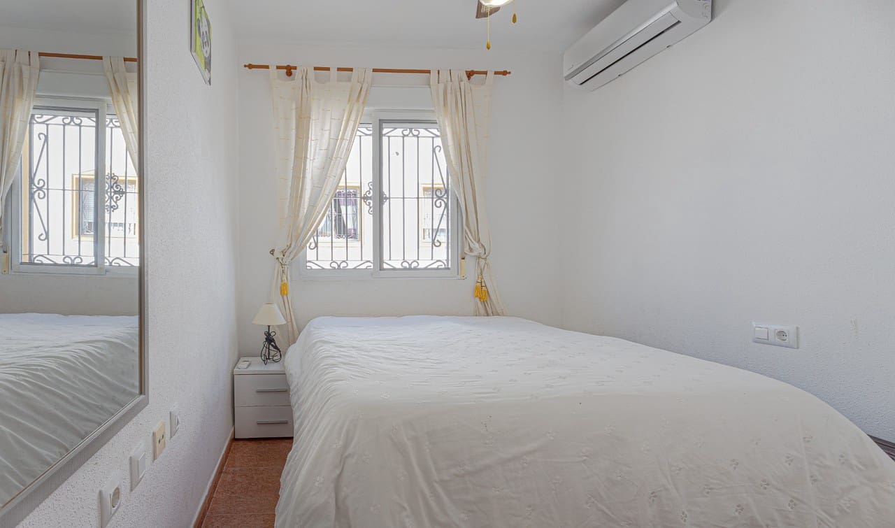 Chalet de 3 habitaciones en Orihuela Costa en venta - 185.000 € (Ref: 9421844)