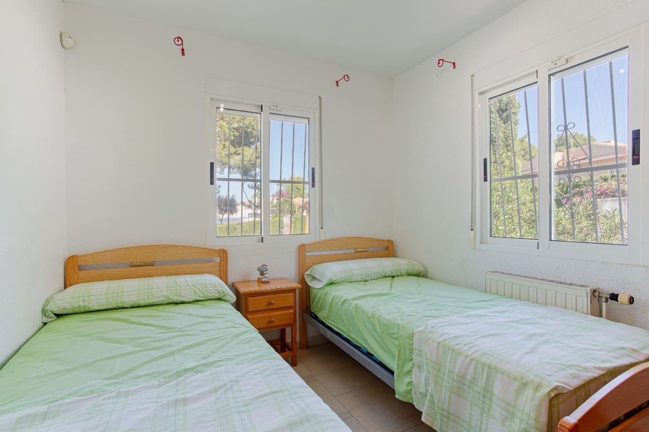 3 slaapkamer Villa te koop in Torrevieja - € 415.000 (Ref: 9421849)