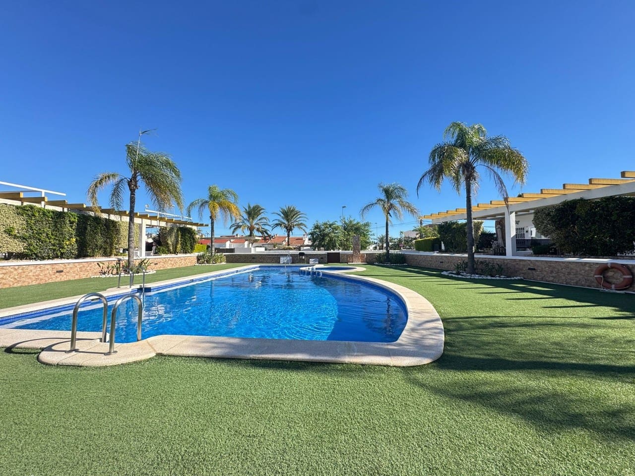 2 bedroom Townhouse for sale in Pilar de la Horadada - € 229,900 (Ref: 9425677)