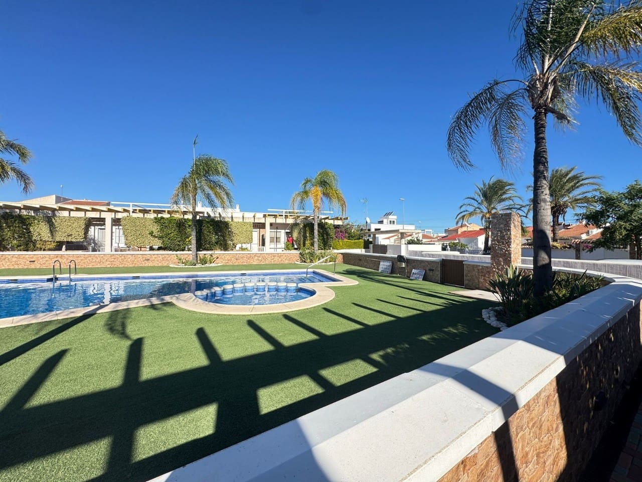 2 bedroom Townhouse for sale in Pilar de la Horadada - € 229,900 (Ref: 9425677)