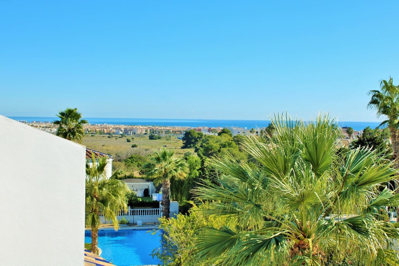 Casa de 2 habitaciones en Villamartin en venta con piscina - 244.990 € (Ref: 9430771)