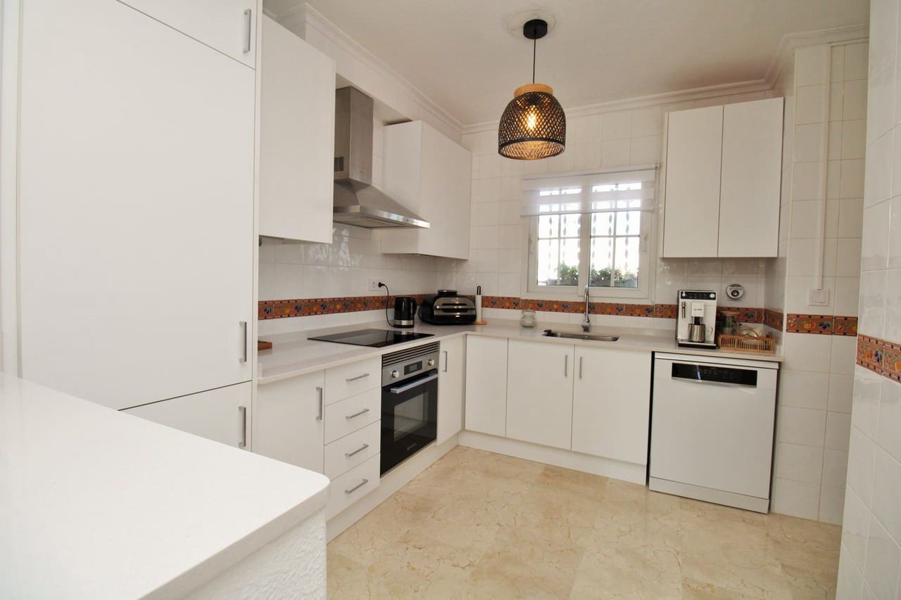 Casa de 2 habitaciones en Villamartin en venta con piscina - 244.990 € (Ref: 9430771)