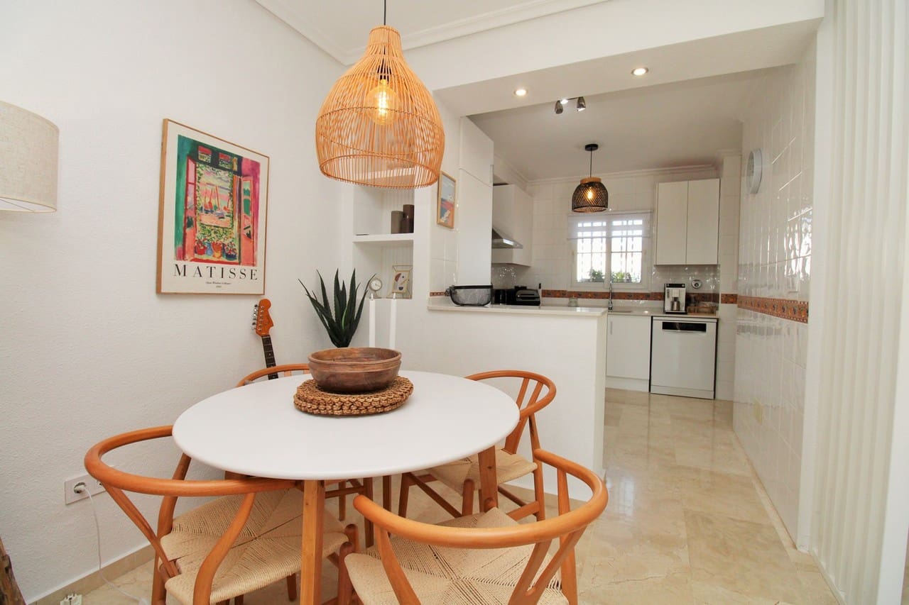 Casa de 2 habitaciones en Villamartin en venta con piscina - 244.990 € (Ref: 9430771)