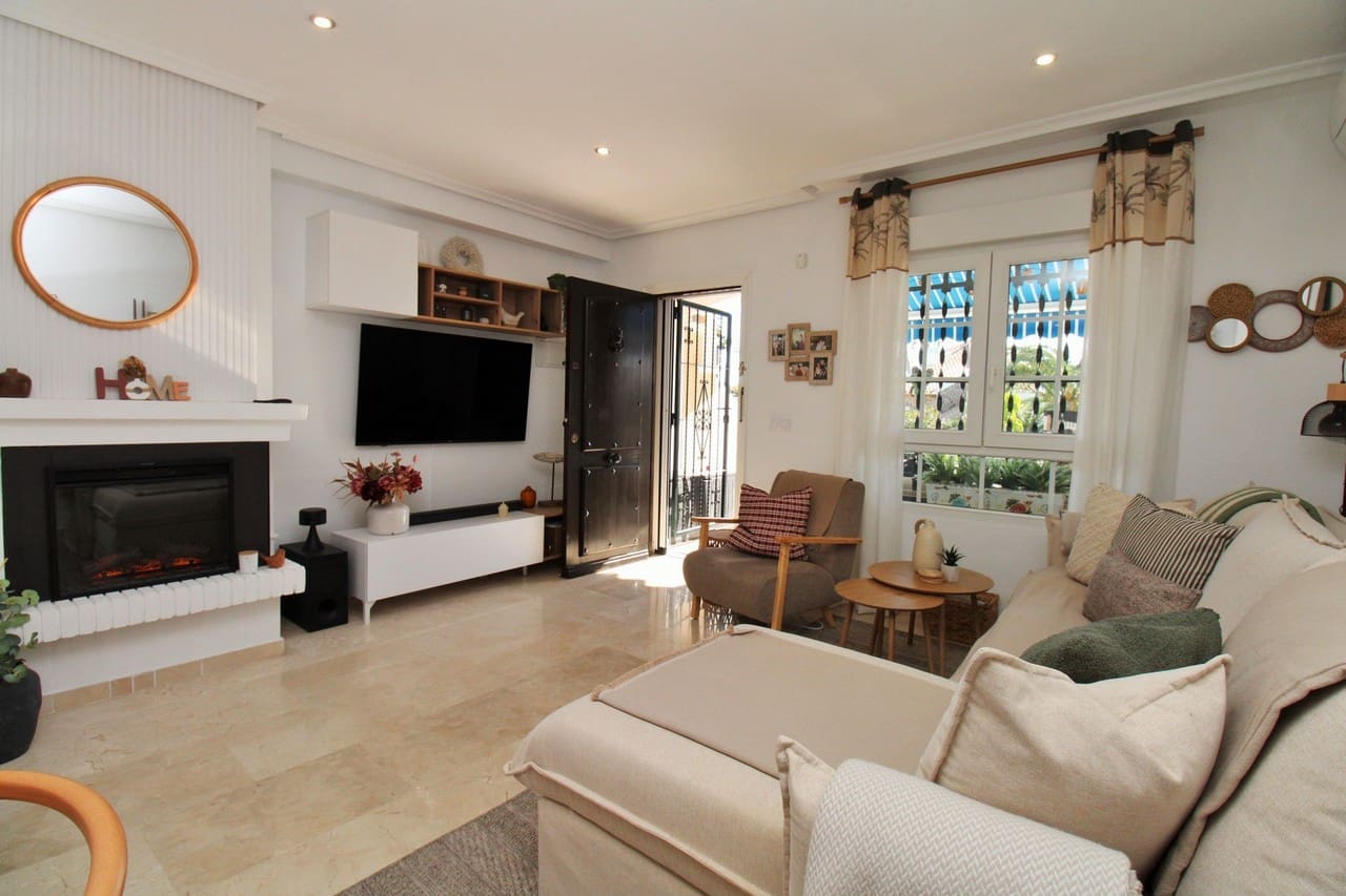 Casa de 2 habitaciones en Villamartin en venta con piscina - 244.990 € (Ref: 9430771)