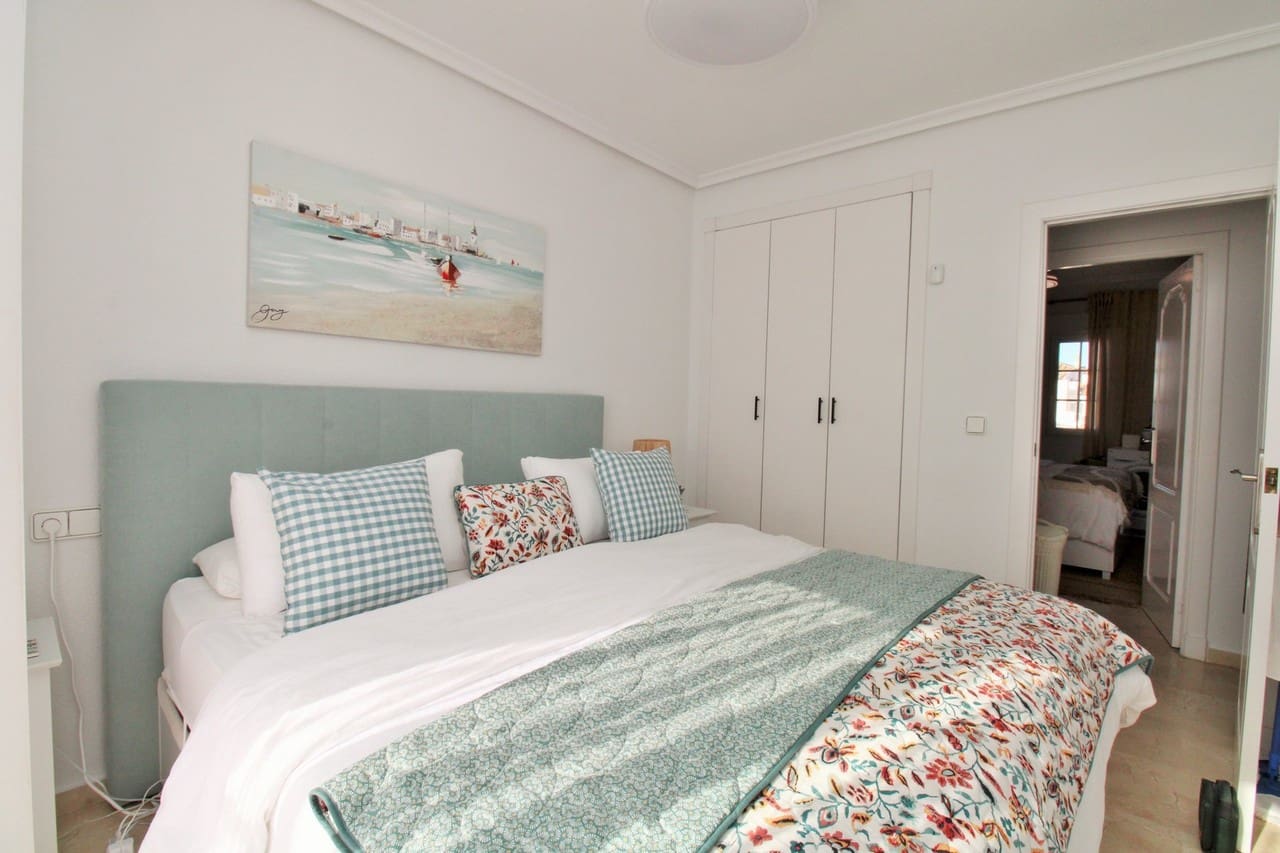 Casa de 2 habitaciones en Villamartin en venta con piscina - 244.990 € (Ref: 9430771)