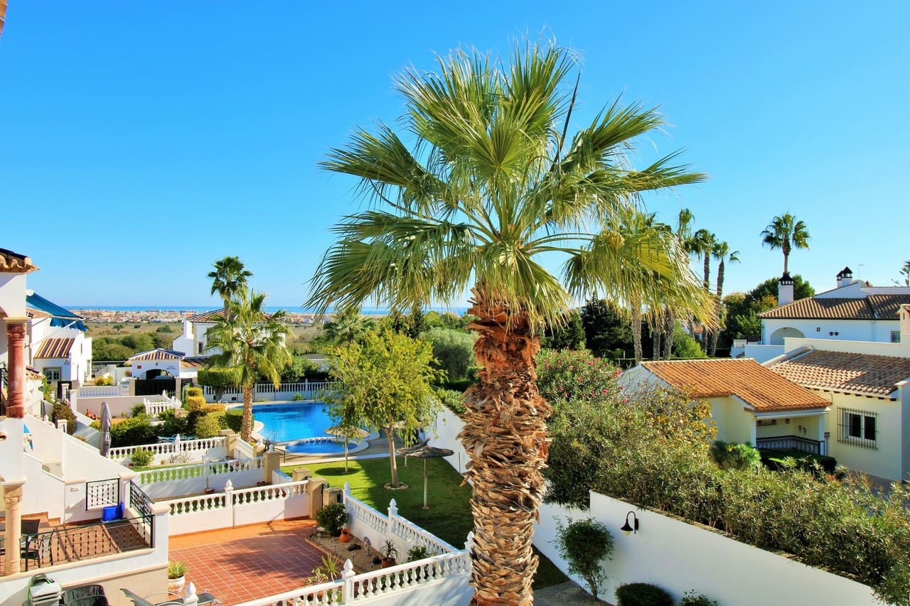 Casa de 2 habitaciones en Villamartin en venta con piscina - 244.990 € (Ref: 9430771)