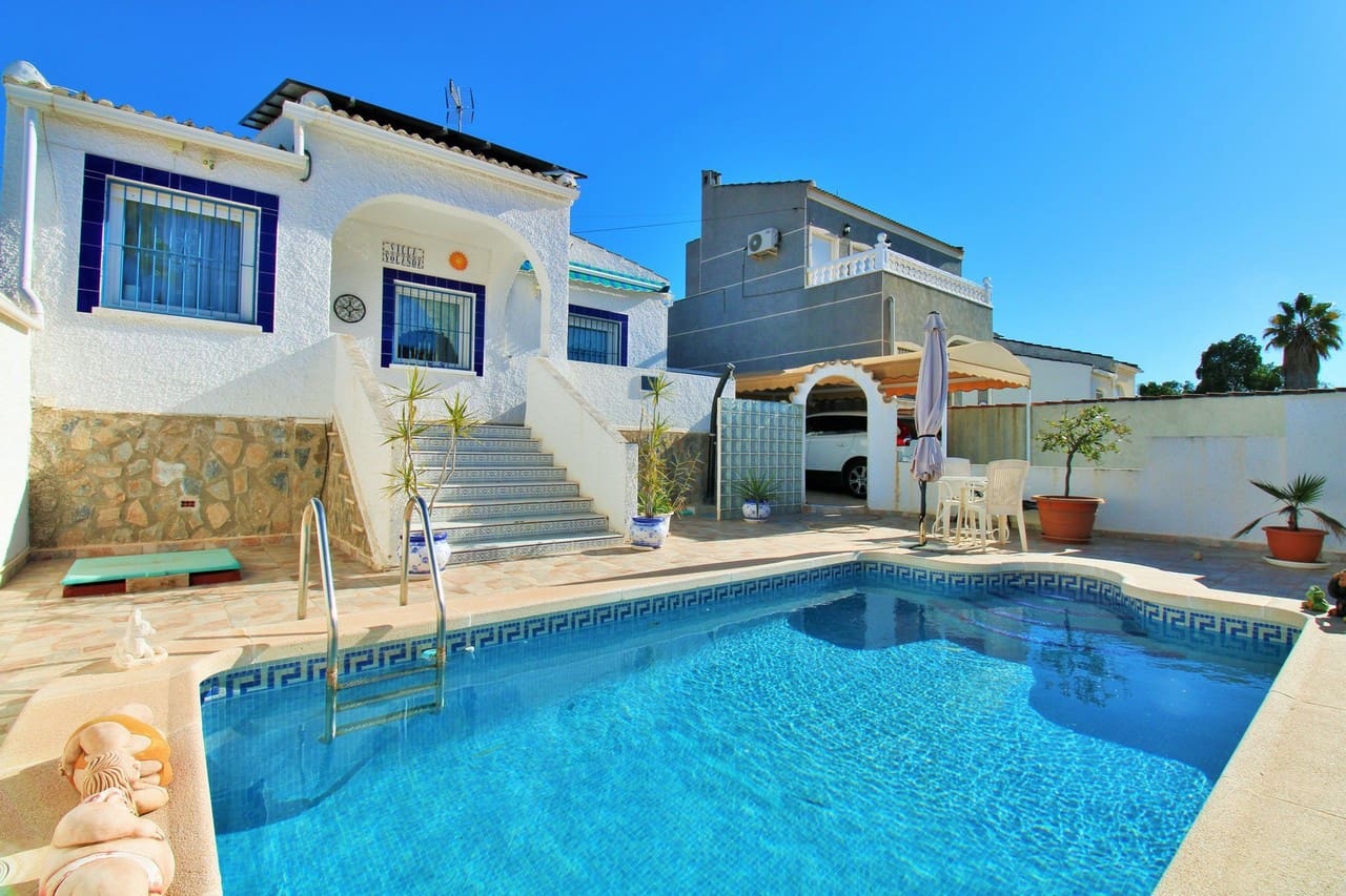 2 bedroom Villa for sale in Torrevieja with pool - € 279,000 (Ref: 9430776)