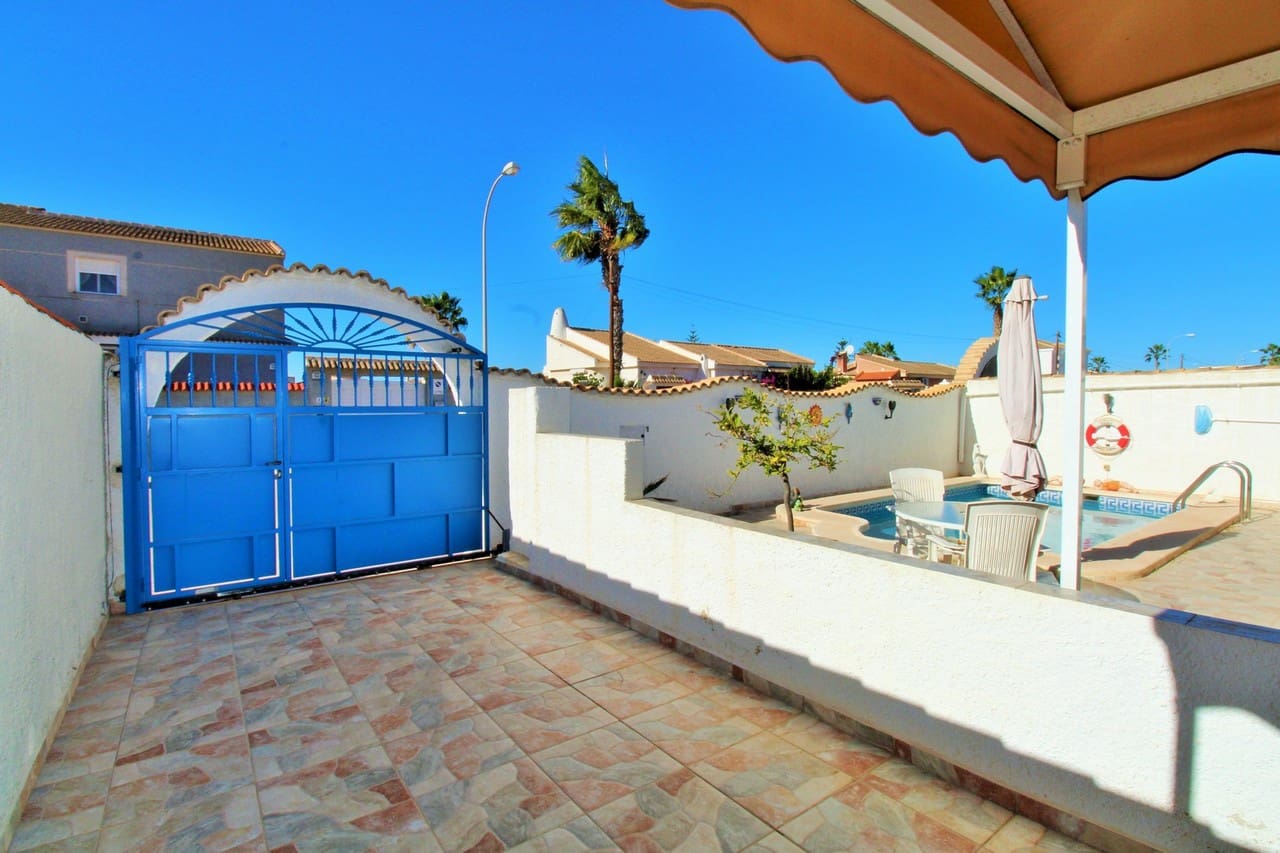 2 bedroom Villa for sale in Torrevieja with pool - € 279,000 (Ref: 9430776)