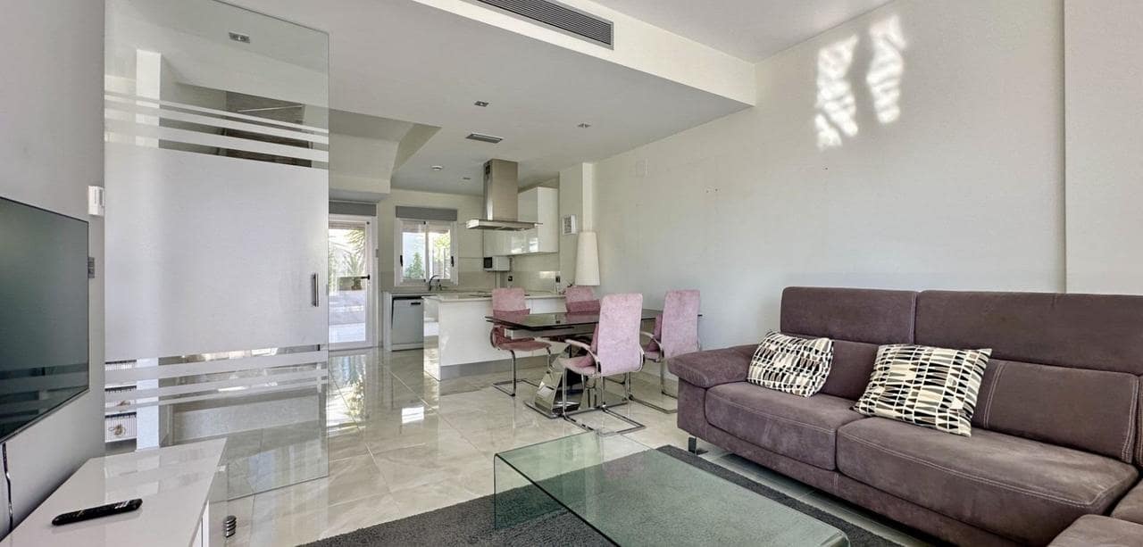 3 soveværelse Villa til salg i Orihuela Costa med swimmingpool - € 389.000 (Ref: 9433042)