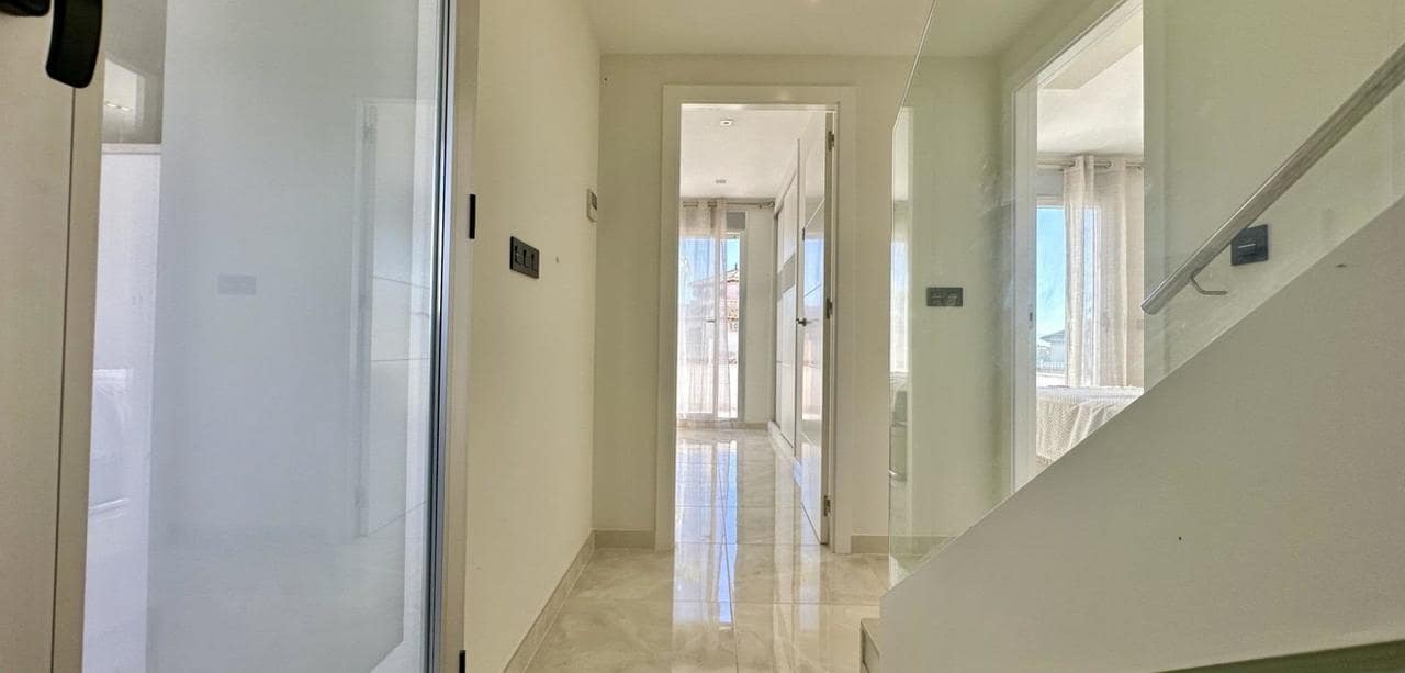 3 soveværelse Villa til salg i Orihuela Costa med swimmingpool - € 389.000 (Ref: 9433042)