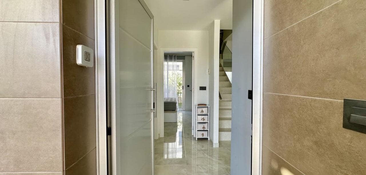 3 soveværelse Villa til salg i Orihuela Costa med swimmingpool - € 389.000 (Ref: 9433042)