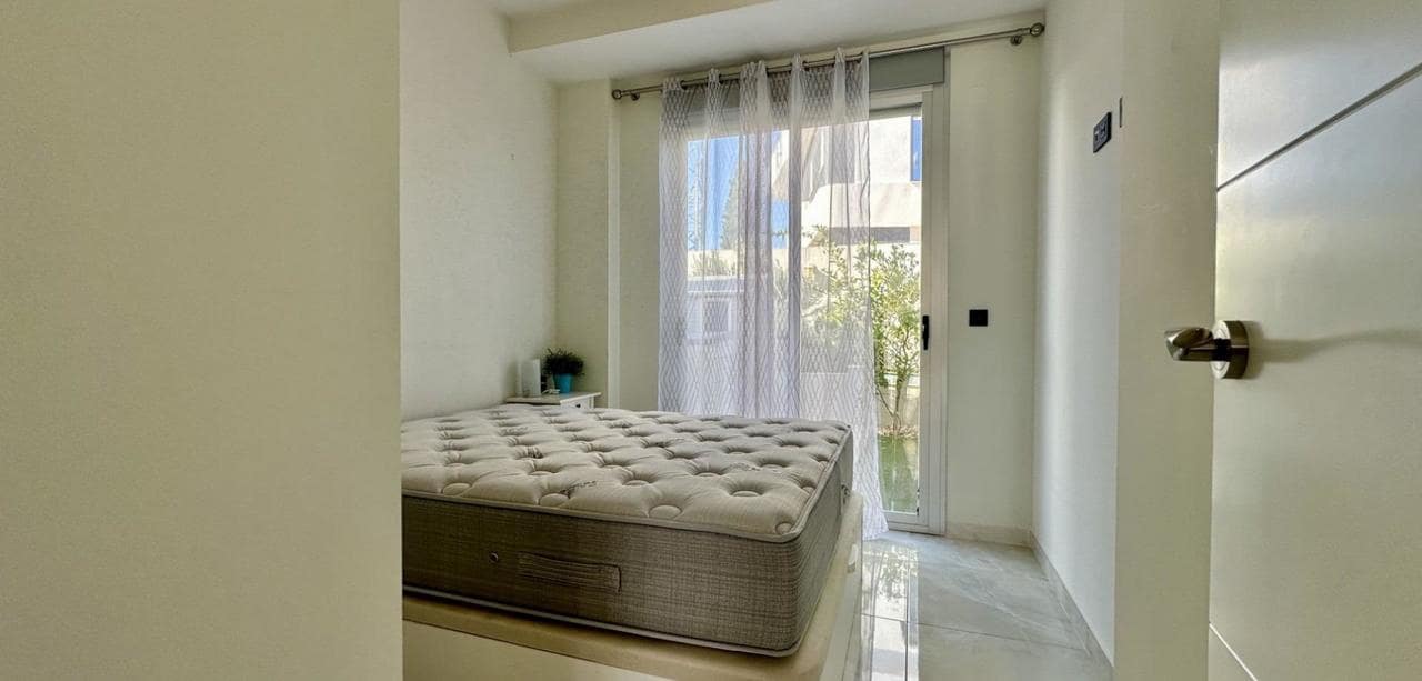 3 soveværelse Villa til salg i Orihuela Costa med swimmingpool - € 389.000 (Ref: 9433042)