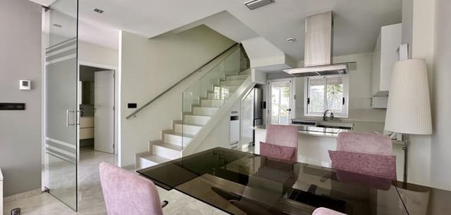 3 soveværelse Villa til salg i Dehesa de Campoamor, Orihuela med swimmingpool - € 389.000 (Ref: 9433042)