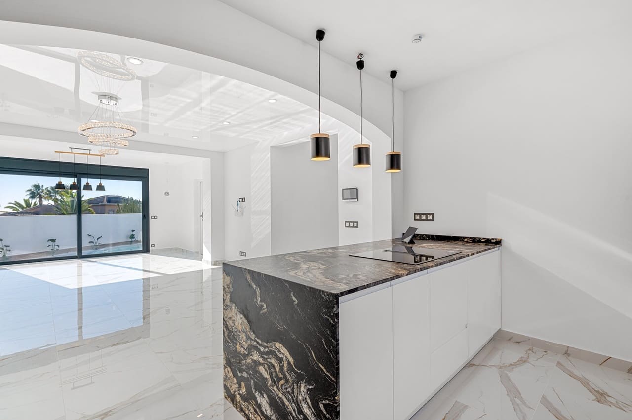 4 chambre Villa/Maison à vendre à Ciudad Quesada avec piscine - 799 000 € (Ref: 9433043)