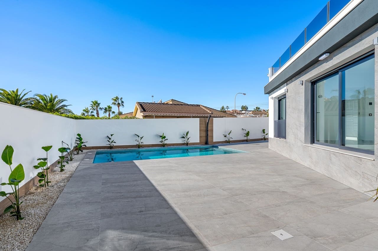 4 chambre Villa/Maison à vendre à Ciudad Quesada avec piscine - 799 000 € (Ref: 9433043)