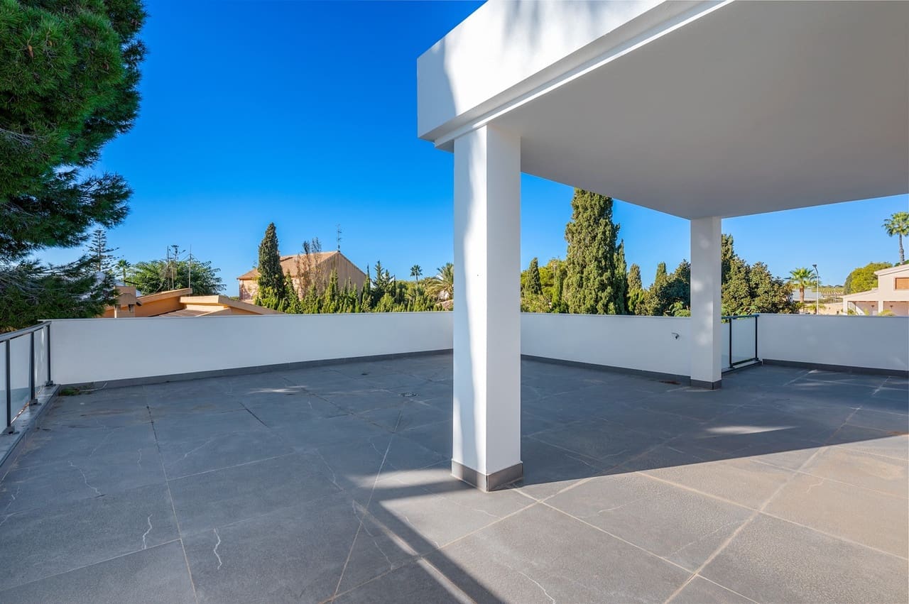 4 soveværelse Villa til salg i Campoamor med swimmingpool garage - € 985.000 (Ref: 9441245)