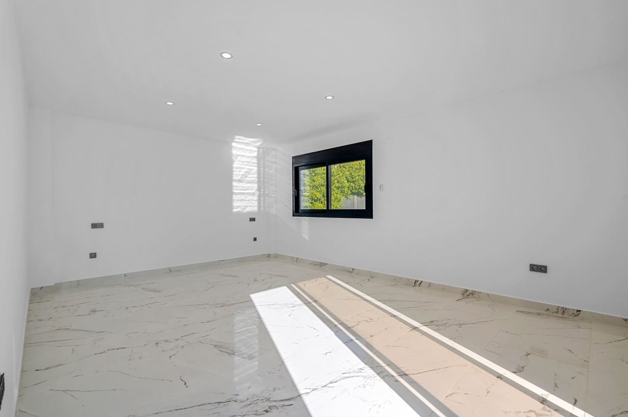 4 soveværelse Villa til salg i Campoamor med swimmingpool garage - € 985.000 (Ref: 9441245)