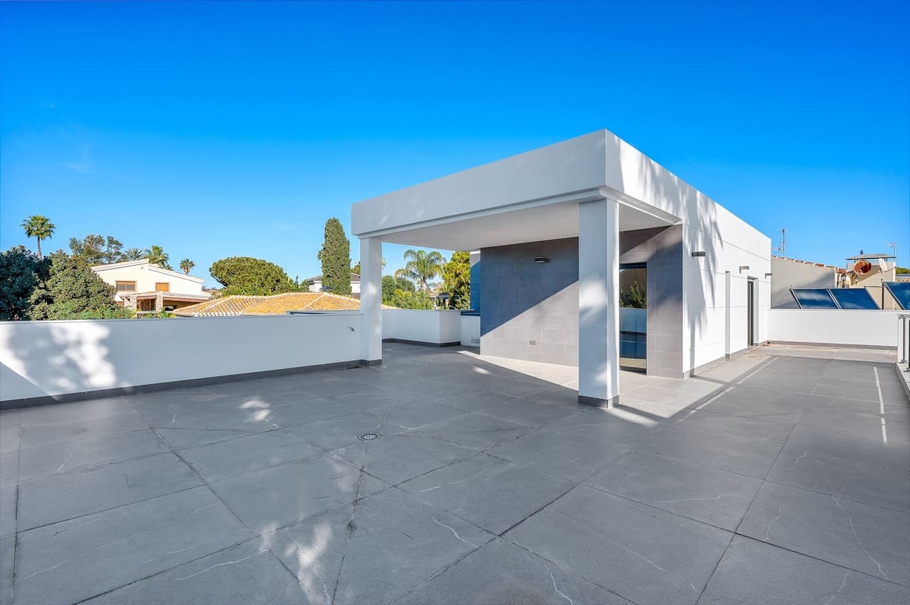 4 soveværelse Villa til salg i Campoamor med swimmingpool garage - € 985.000 (Ref: 9441245)