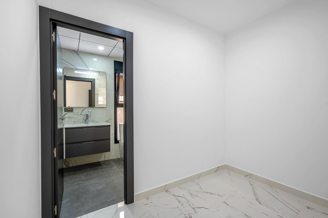4 soveværelse Villa til salg i Campoamor med swimmingpool garage - € 985.000 (Ref: 9441245)