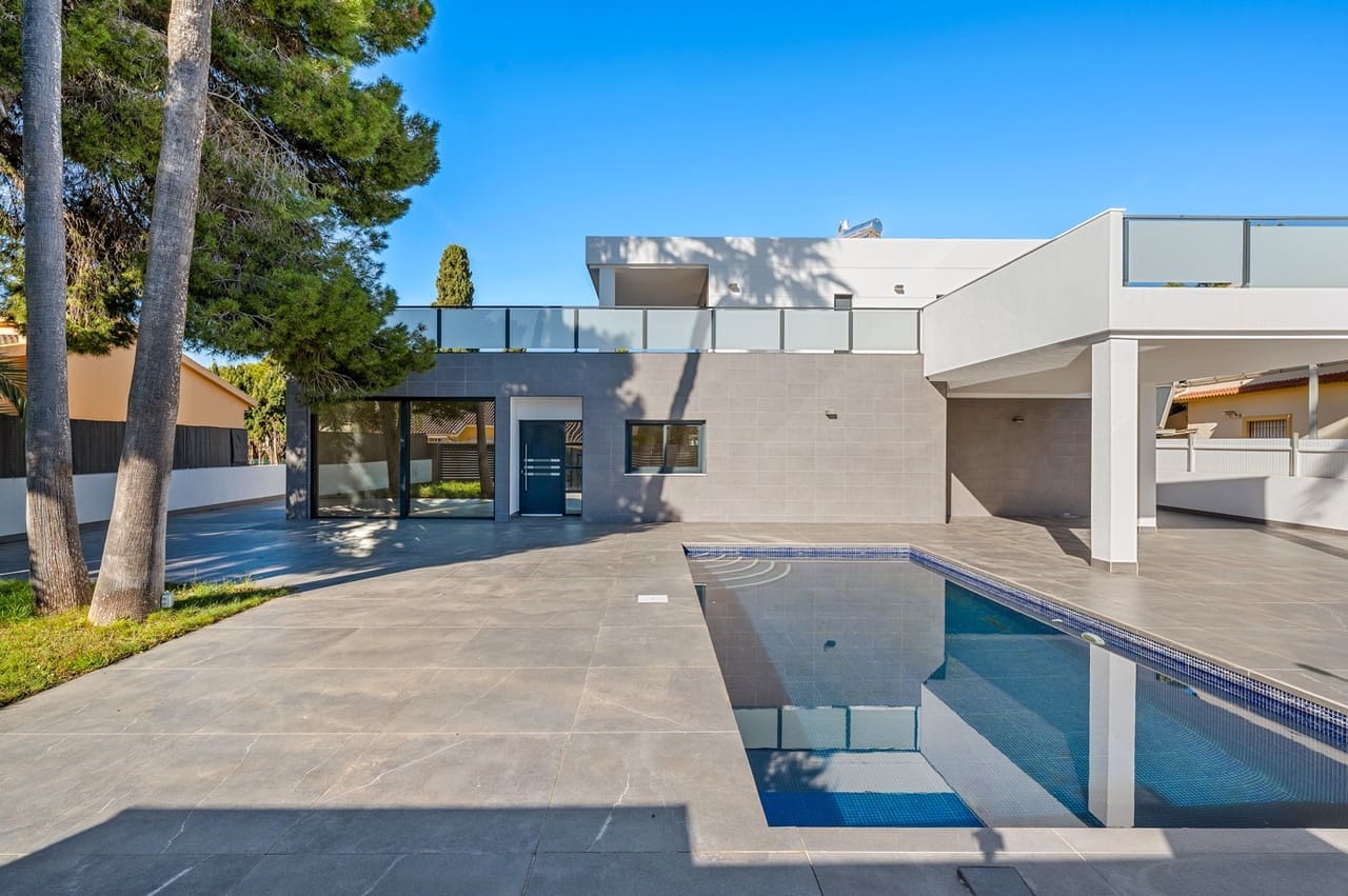 4 soveværelse Villa til salg i Campoamor med swimmingpool garage - € 985.000 (Ref: 9441245)