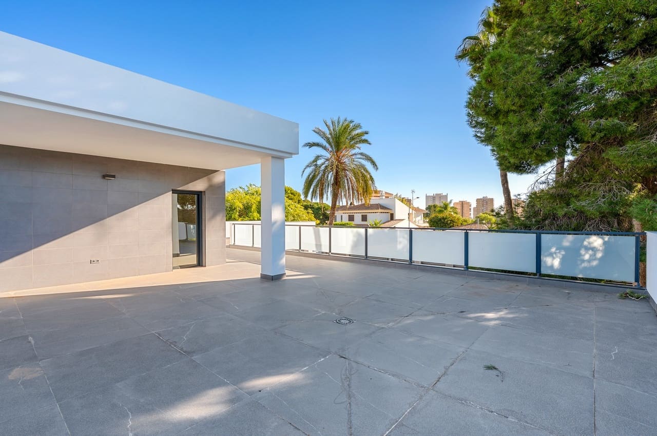 4 soveværelse Villa til salg i Campoamor med swimmingpool garage - € 985.000 (Ref: 9441245)
