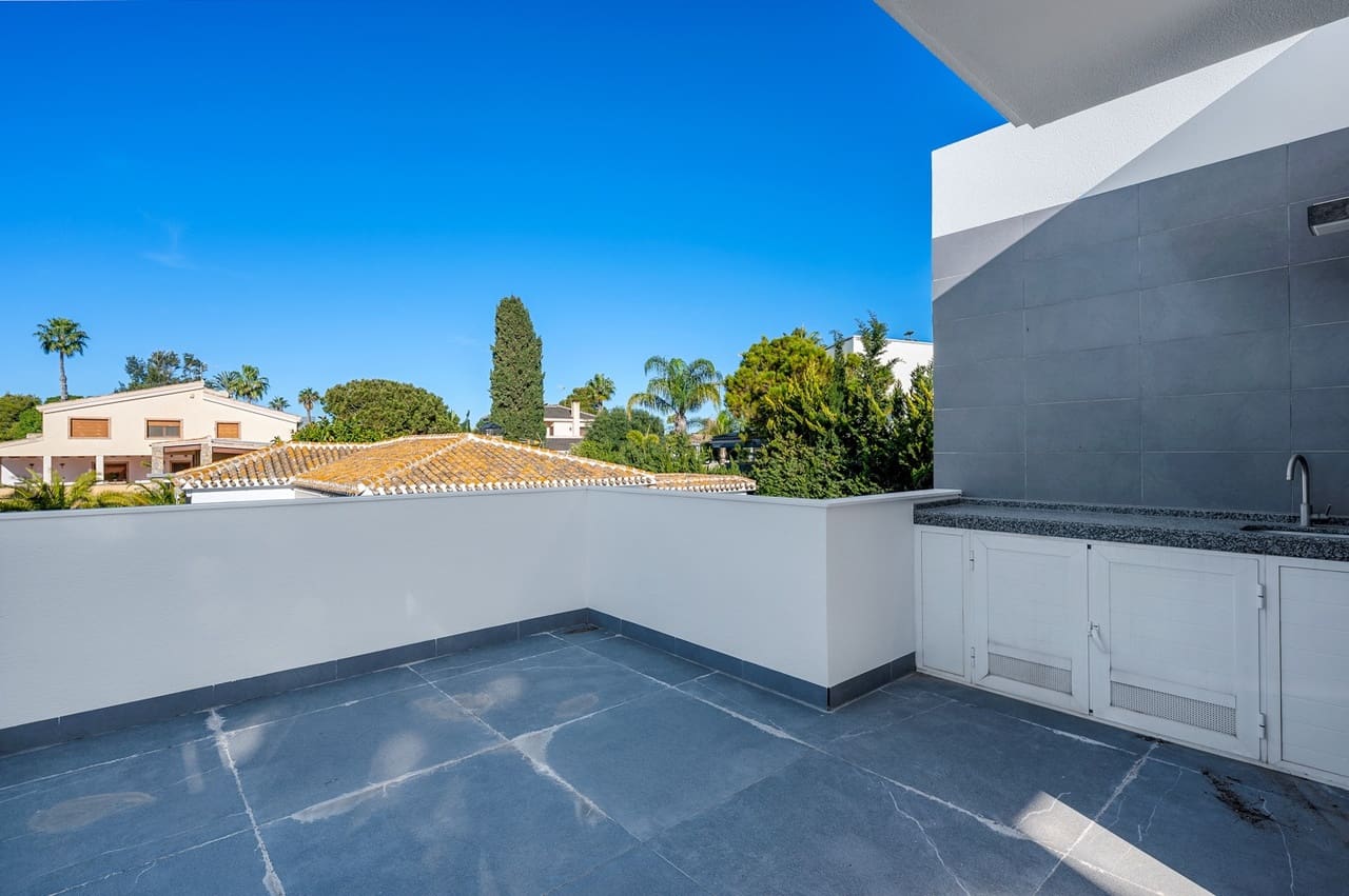 4 soveværelse Villa til salg i Campoamor med swimmingpool garage - € 985.000 (Ref: 9441245)