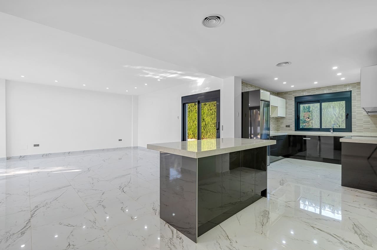 4 soveværelse Villa til salg i Campoamor med swimmingpool garage - € 985.000 (Ref: 9441245)