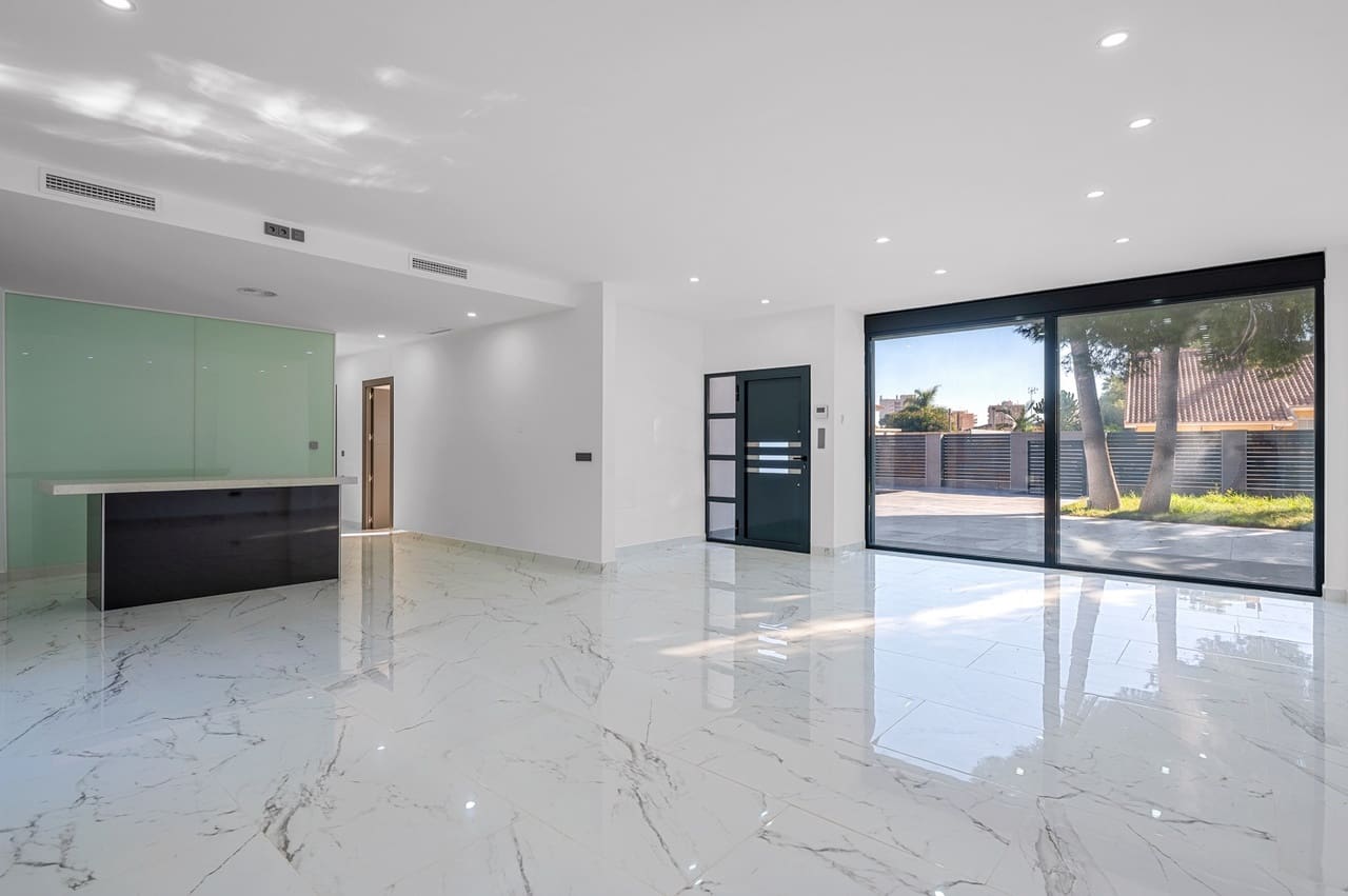 4 soveværelse Villa til salg i Campoamor med swimmingpool garage - € 985.000 (Ref: 9441245)