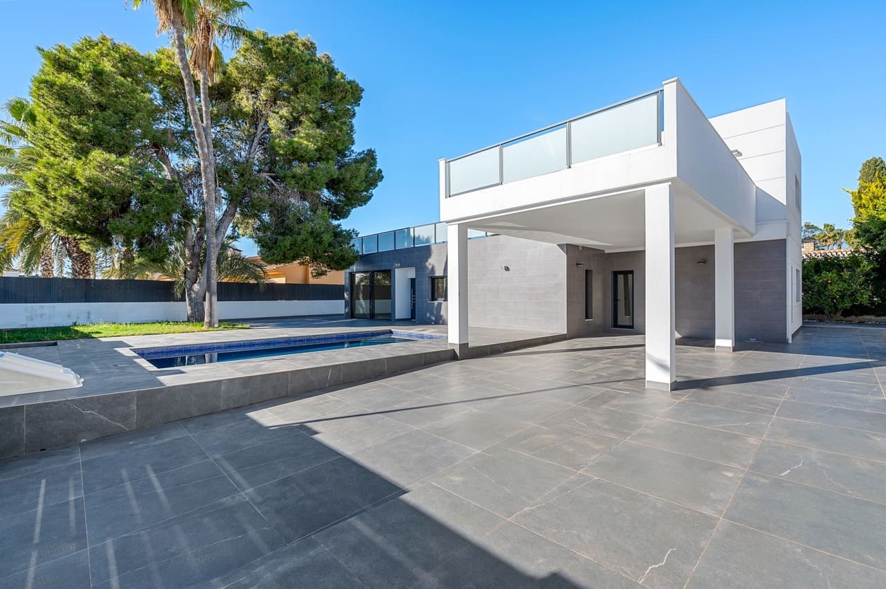 4 soveværelse Villa til salg i Campoamor med swimmingpool garage - € 985.000 (Ref: 9441245)