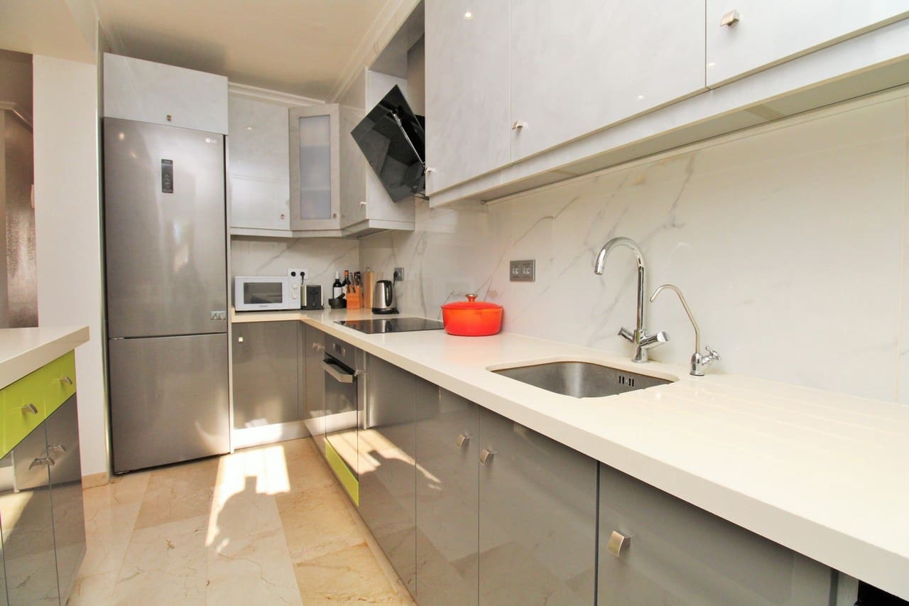 3 slaapkamer Bungalow te koop in Villamartin met zwembad - € 229.000 (Ref: 9441246)