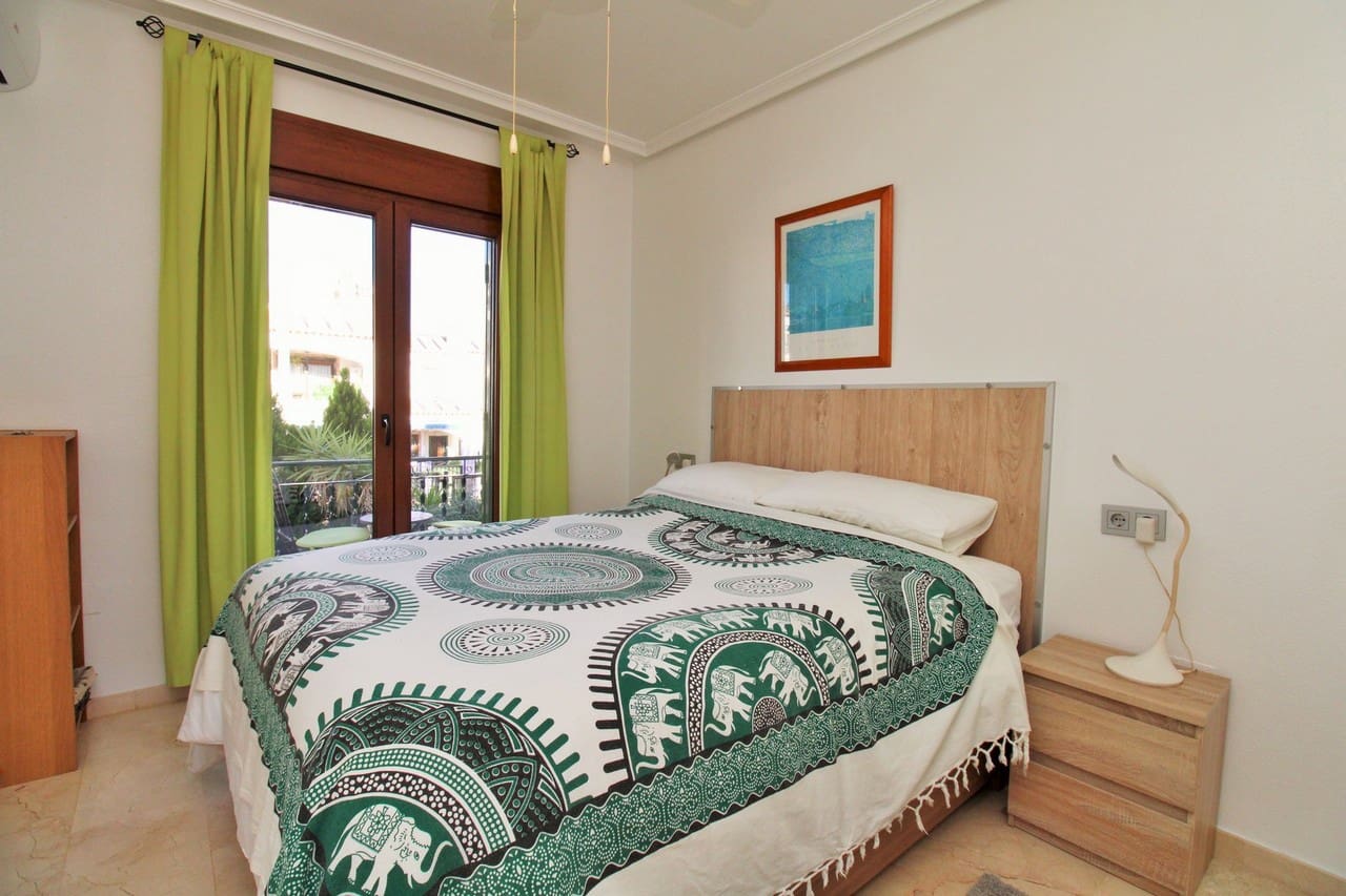 3 slaapkamer Bungalow te koop in Villamartin met zwembad - € 229.000 (Ref: 9441246)