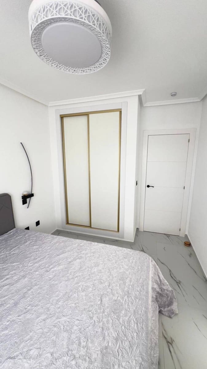 1 soveværelse Penthouse til salg i Orihuela Costa med swimmingpool - € 170.000 (Ref: 9441253)