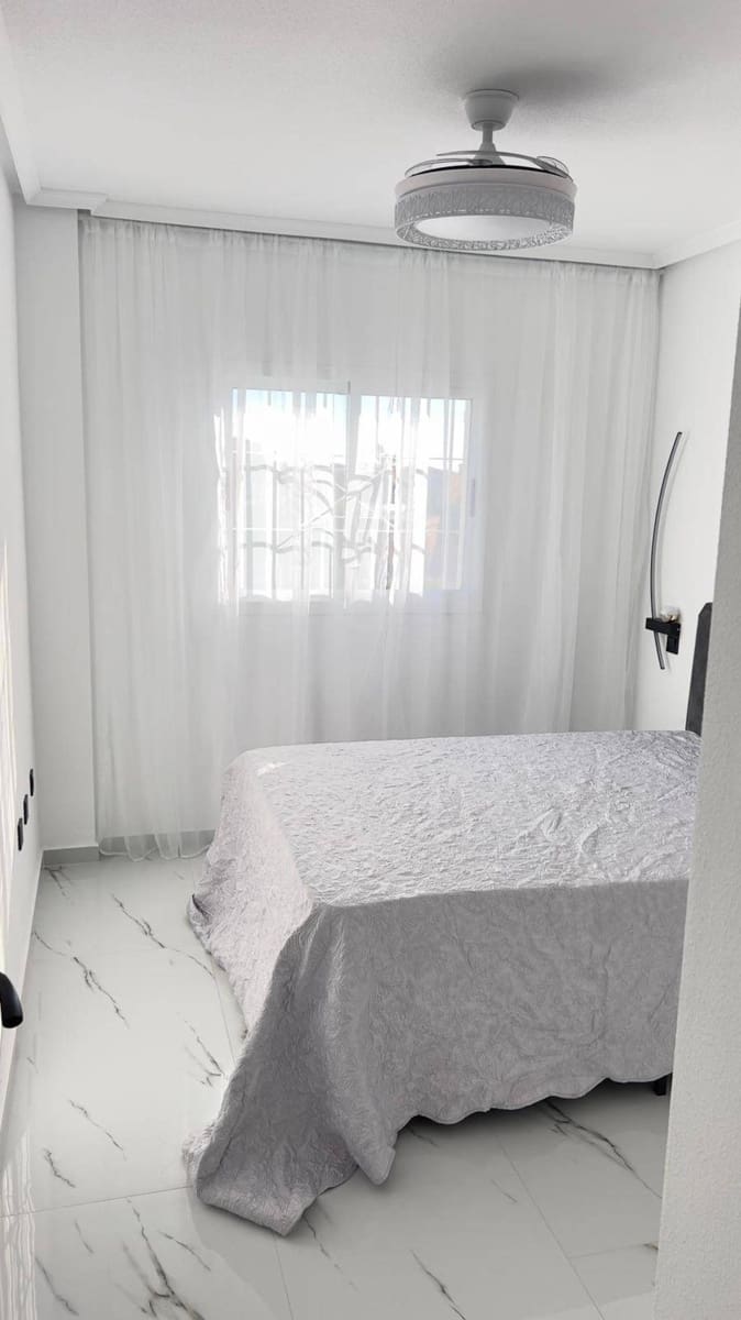 1 soveværelse Penthouse til salg i Orihuela Costa med swimmingpool - € 170.000 (Ref: 9441253)